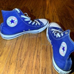 Blue converse!